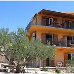 Primosten Apartments شقة