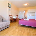 Primosten Apartments شقة